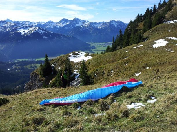 Fallschirmspringer in den Allgäuer Alpen