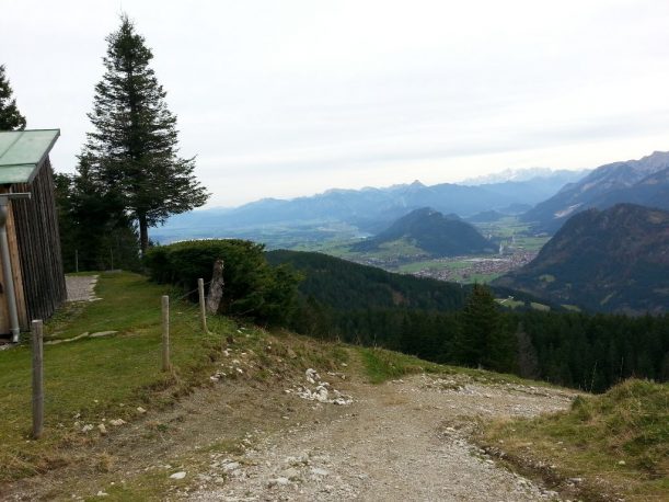 Blick von Fichtelhütte auf die Allgäuer Alpenlandschaft