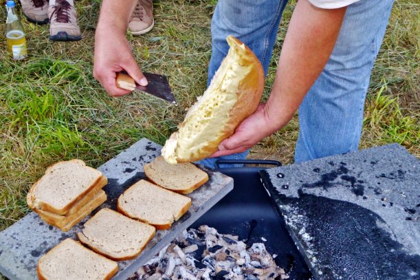 Raclette über offenem Feuer