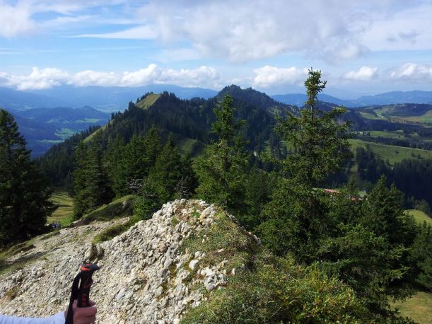 Ausblick auf den Falken am Wanderweg