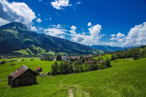 Paradiesisch gelegen inmitten hoher Berge: Bad Hindelang