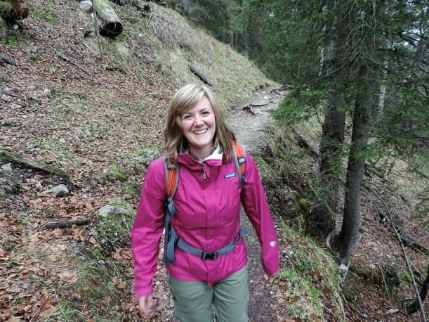 Expertin Steffi Roth beim Wandern