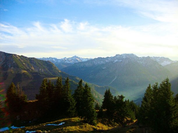 Ausblick vom Jochschrofen in das Hintersteiner Tal zwischen Oberjoch und Bad Hindelang