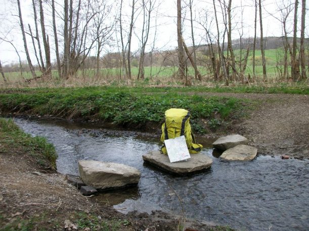 Wanderroute führt über ein Bächlein