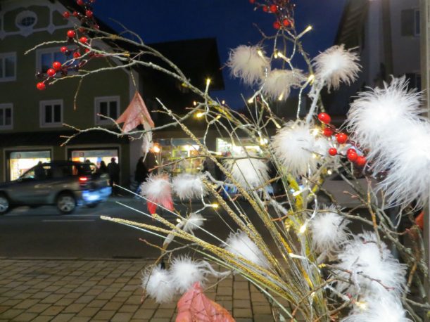 Alles glitzert und glänzt - Vorfreude auf den Weihnachtsmarkt. (Foto: Christoph Thoma)