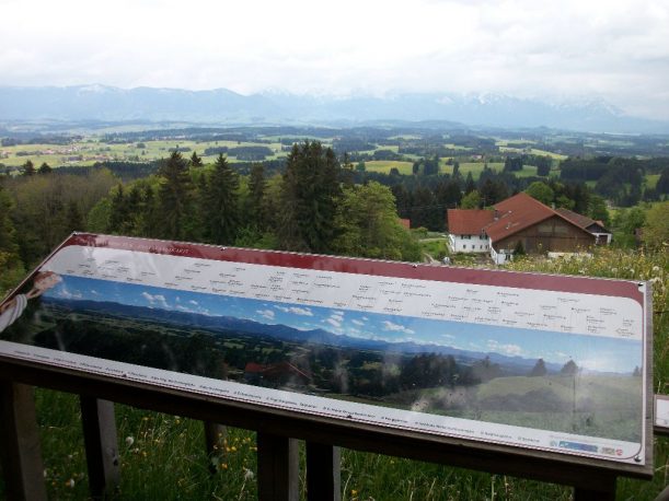 Panoramaaussicht bei Aufstieg auf den Auerberg