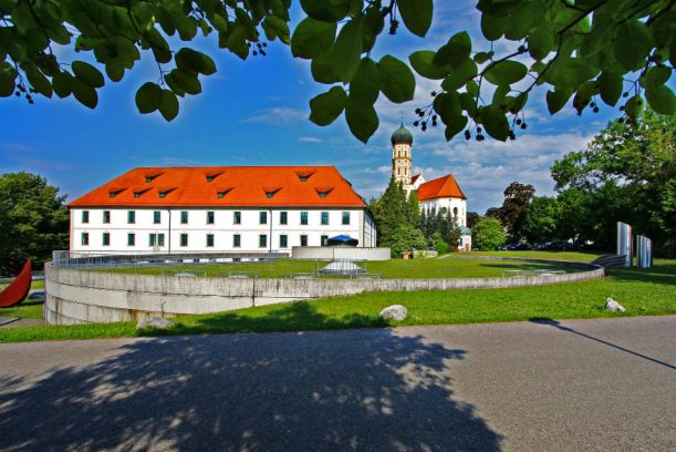 Die Pfarrkirche St. Martin und das Kurfürstliche Schloss - heute Musikakademie. (Foto: Sabrina Schindzielorz)