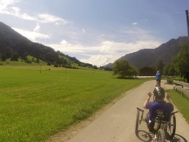 den Breitenberg geschafft, jetzt gehts nur noch flach ins Ziel