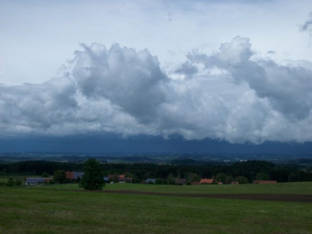 Wettermystik auf der Wanderung Richtung Lindenberg