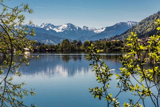 Der große Alpsee an der Radrunde Allgäu.