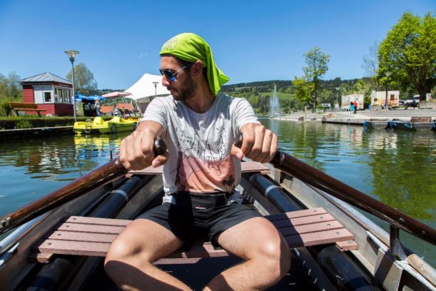 Sport für die Arme: Ruderboot fahren auf dem Alpsee auf der Radrunde Allgäu.