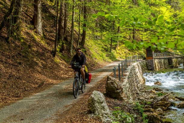 Die Vils entlang nach Pfronten, gehts auf der Radrunde Allgäu nur bergab.