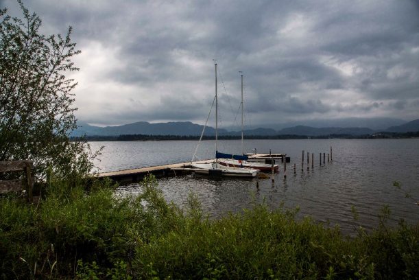 Der Hopfensee in Gewitterstimmung an der Radrunde Allgäu.