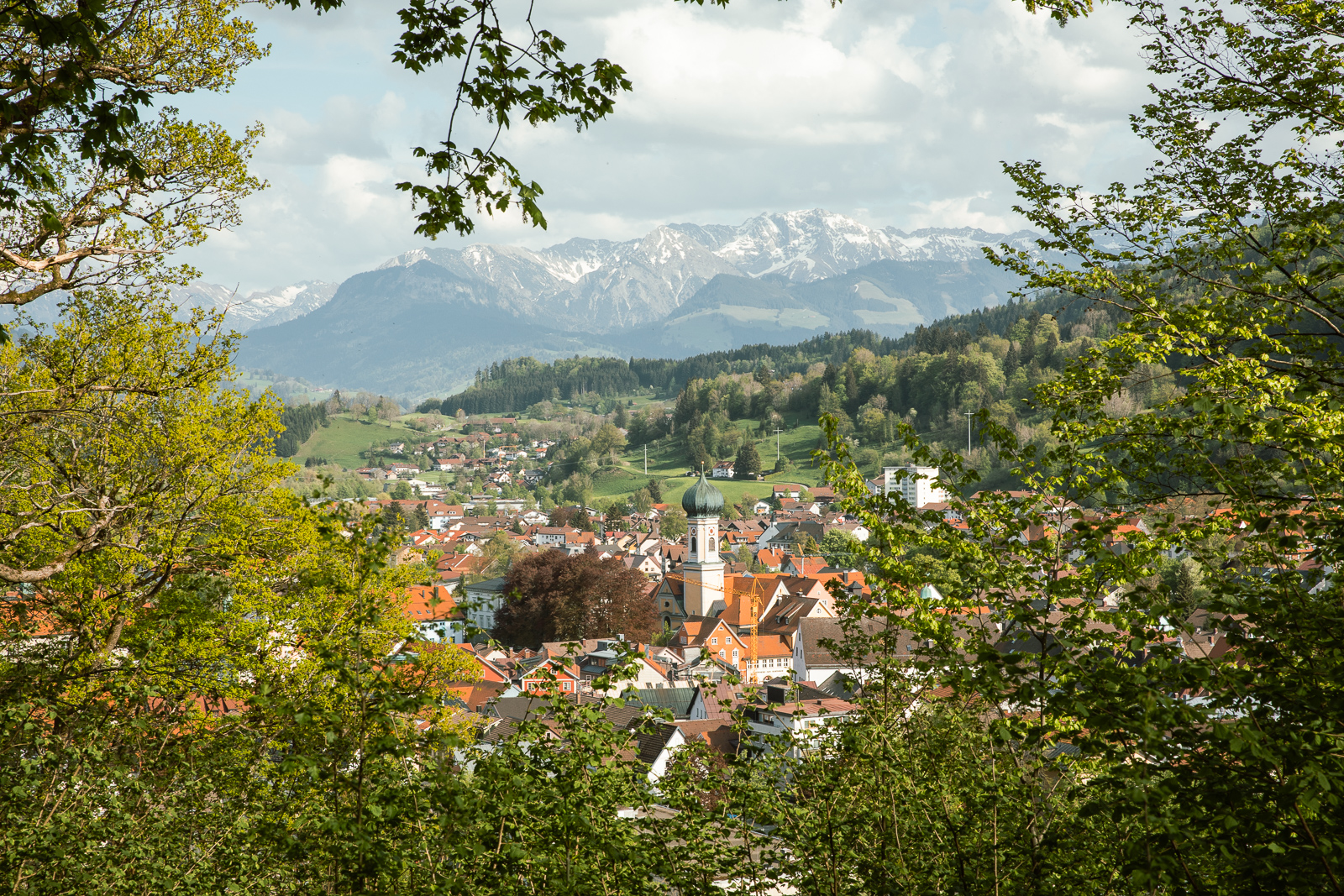 Immenstadt, Stadtwald, Besuch der Kalvarienberg-Kapelle, vorbei an den schwarzen Schweinen, Rundweg zurück zum Marienplatz