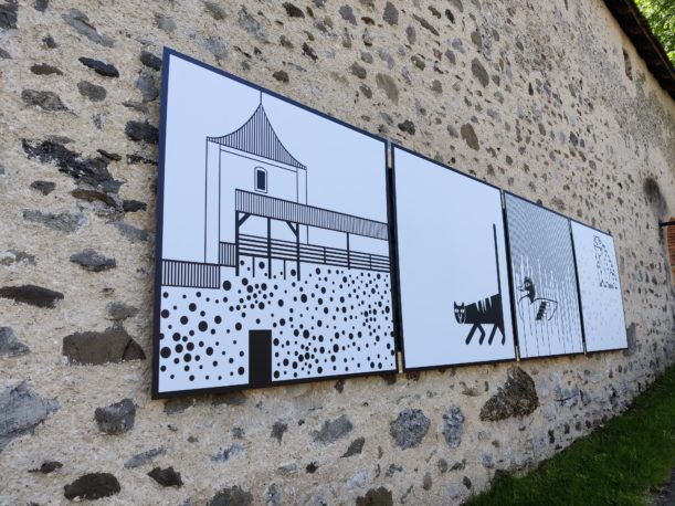 Stadtmauer zeigt Bildzeichen von Otl Aicher