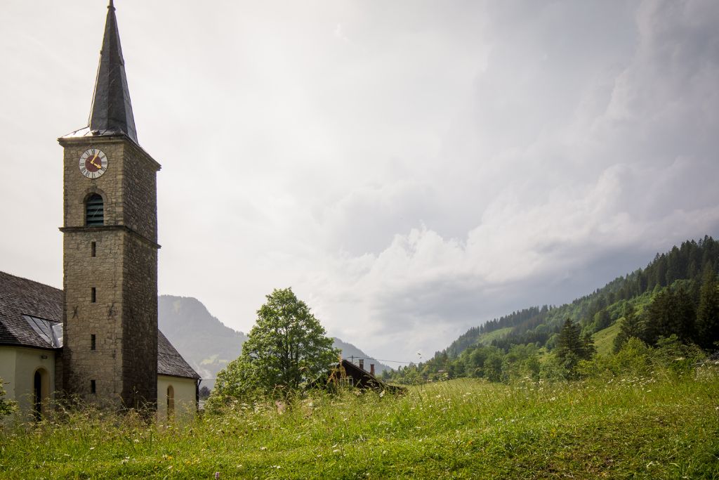 Die Kirche am Parkplatz in Bad Hinterstein